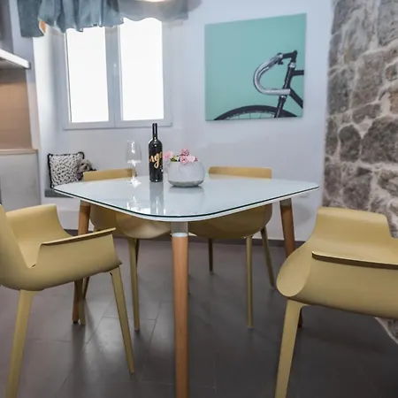 Apartment Old Stoney - Renovated Near Palace *