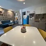 Apartment Old Stoney - Renovated Near Palace *