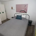 Old Stoney - Renovated Near Palace Apartment *